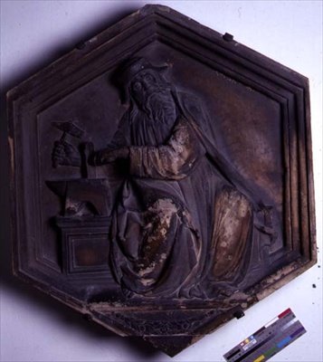Harmonie, zeshoekige decoratieve reliëftegel uit een serie die de zeven vrije kunsten uitbeeldt, mogelijk gebaseerd op ontwerpen van Giotto (c.1266-1337) c.1334-48 door Andrea Pisano