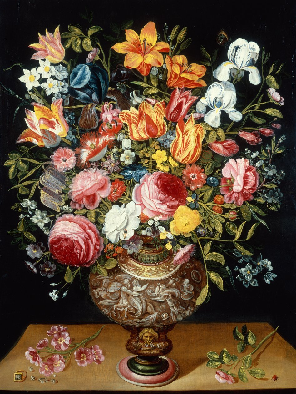 Rozen, tulpen, narcissen, irissen en andere bloemen in een gebeeldhouwde urn en een lieveheersbeestje op een rand door Andries Daniels or Danielsz