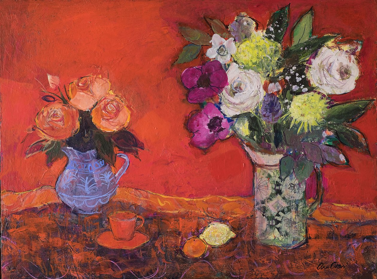 Twee kannen bloemen op rood, 2019 door Ann Oram