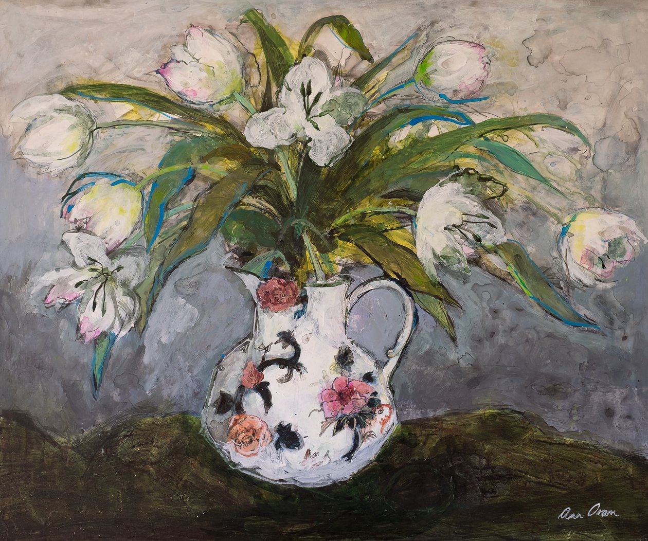 Witte tulpen in een ijzeren kan, 2019 door Ann Oram