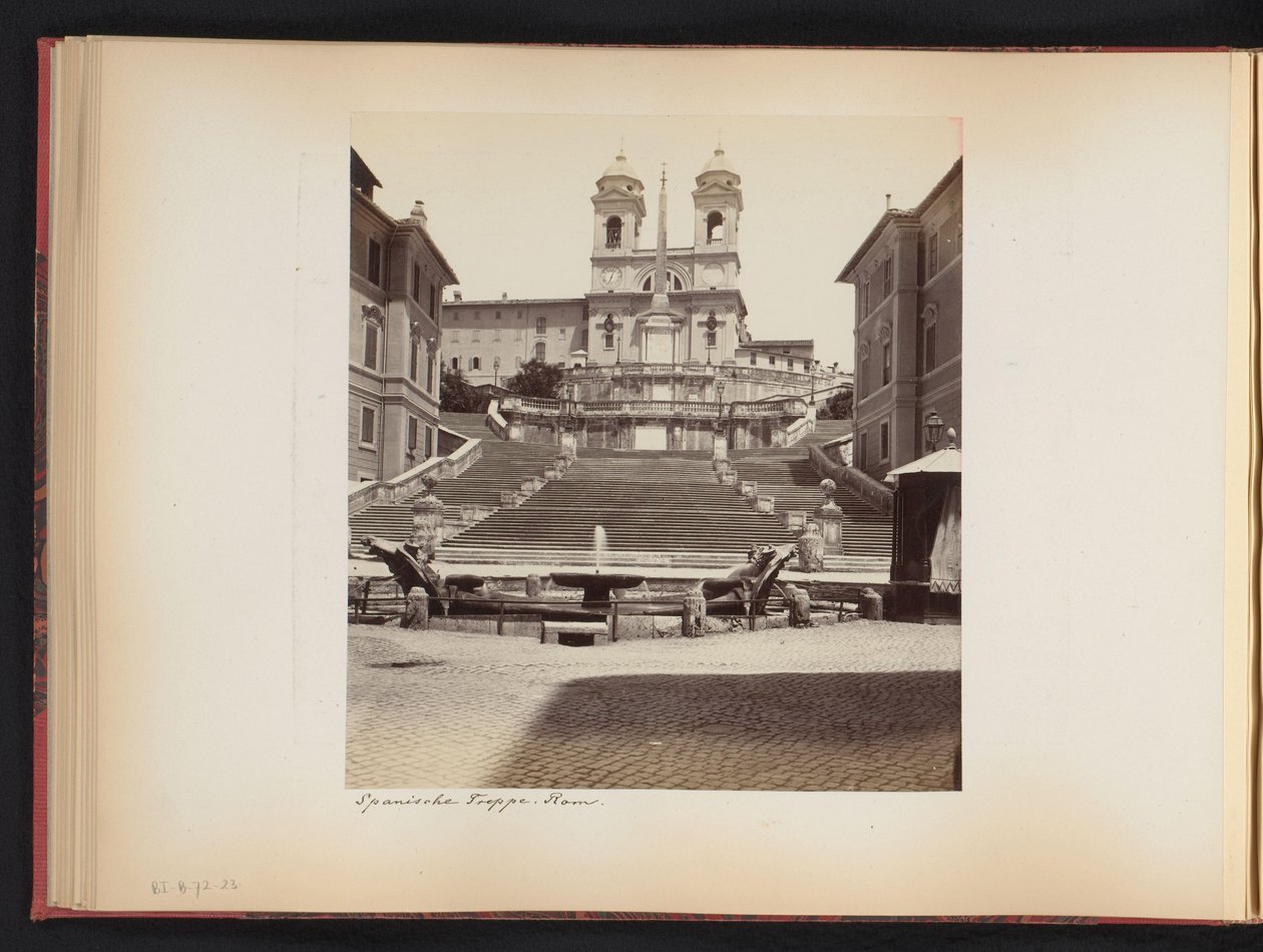 Gezicht op de Spaanse trappen, de Piazza di Spagna en de Trinità dei Monti te Rome, Italië door Anonymous
