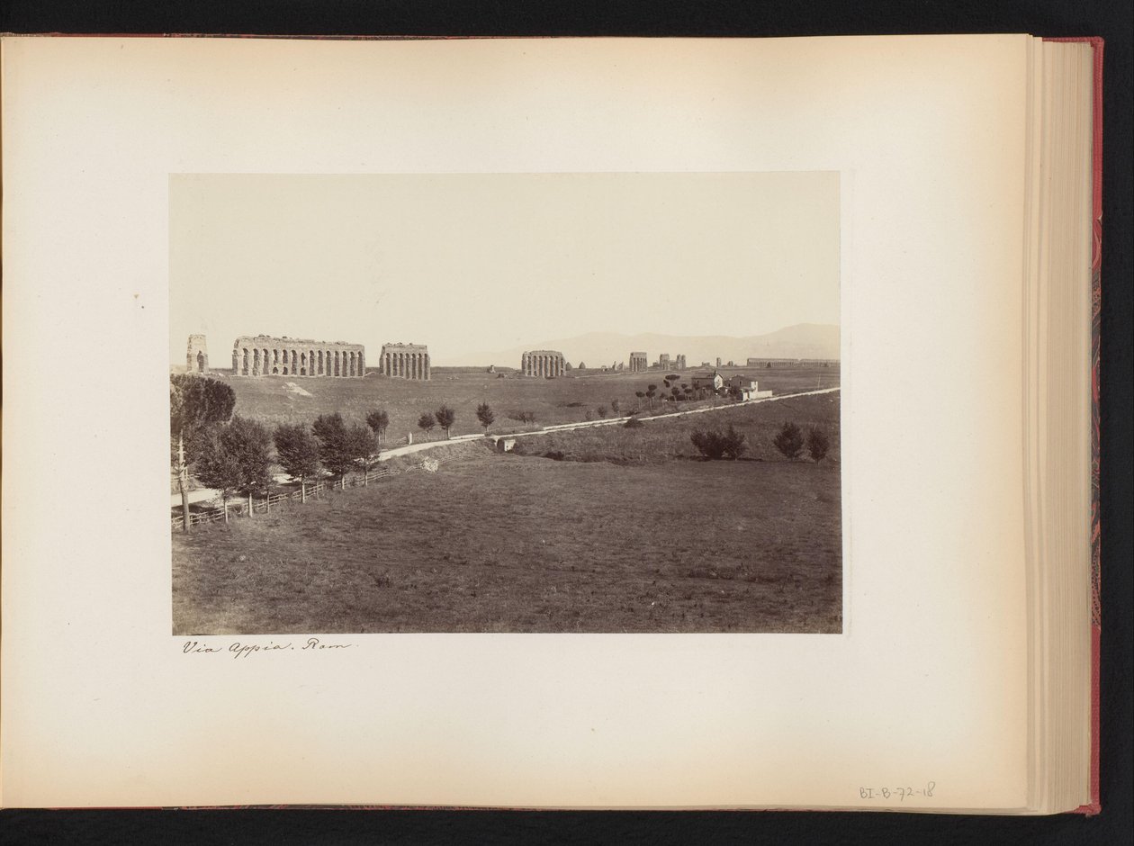 Gezicht op de Via Appia bij Rome, Italië door Anonymous