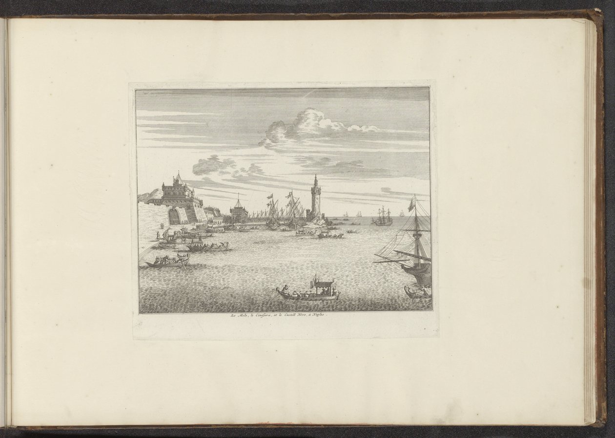 Gezicht op de haven met een vuurtoren en een paleis te Napels door Anonymous