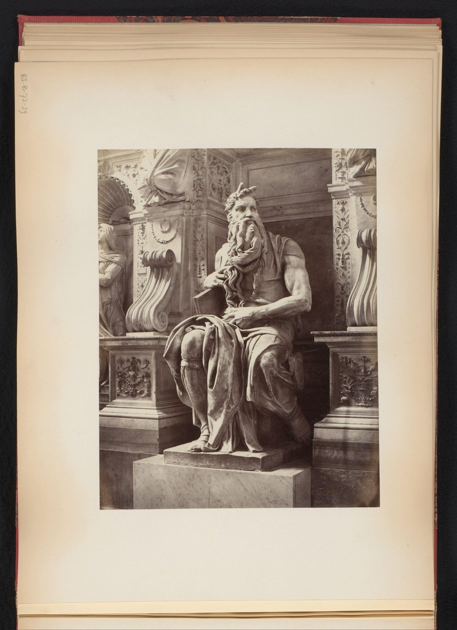 Sculptuur van Mozes door Michelangelo, monument voor Julius II, S. Pietro in Vincoli te Rome, Italië door Anonymous