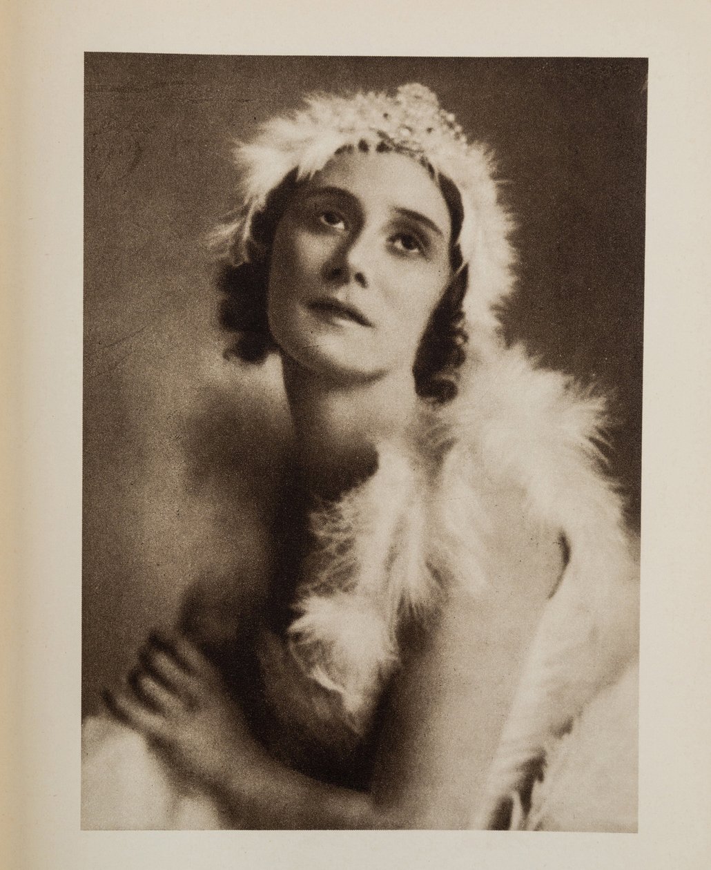 Anna Pavlova (Pavlovna) (1881-1931) in het ballet De Stervende Zwaan van Camille Saint-Saens, anoniem door Anonymous Anonymous