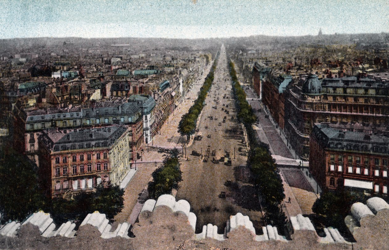 Parijs: uitzicht op de Avenue des Champs-Elysees genomen vanaf de Arc de Triomphe, Place de l