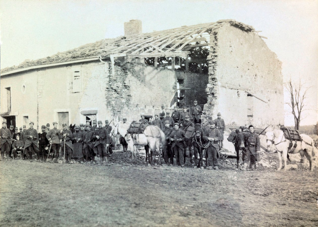 Foto uit een persoonlijk album van een infanterieluitenant tijdens de eerste maanden van de Eerste Wereldoorlog door Anonymous Anonymous
