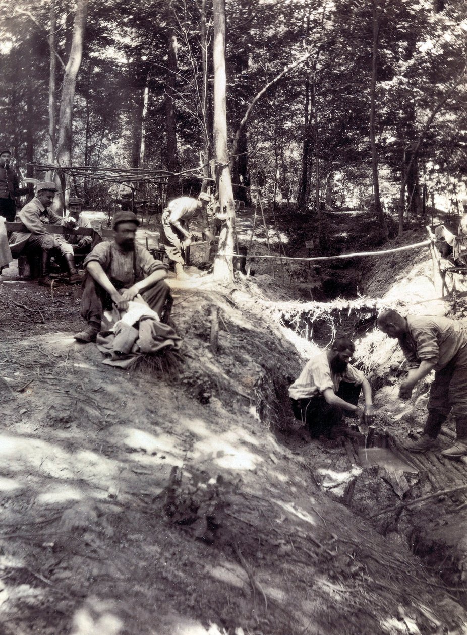 Foto uit een persoonlijk album van een infanterieluitenant tijdens de eerste maanden van de Eerste Wereldoorlog door Anonymous Anonymous