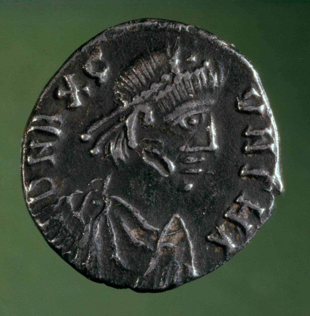 Zilveren denier met de beeltenis van de koning van de Vandalen Gunthamund (484-496) door Anonymous Anonymous