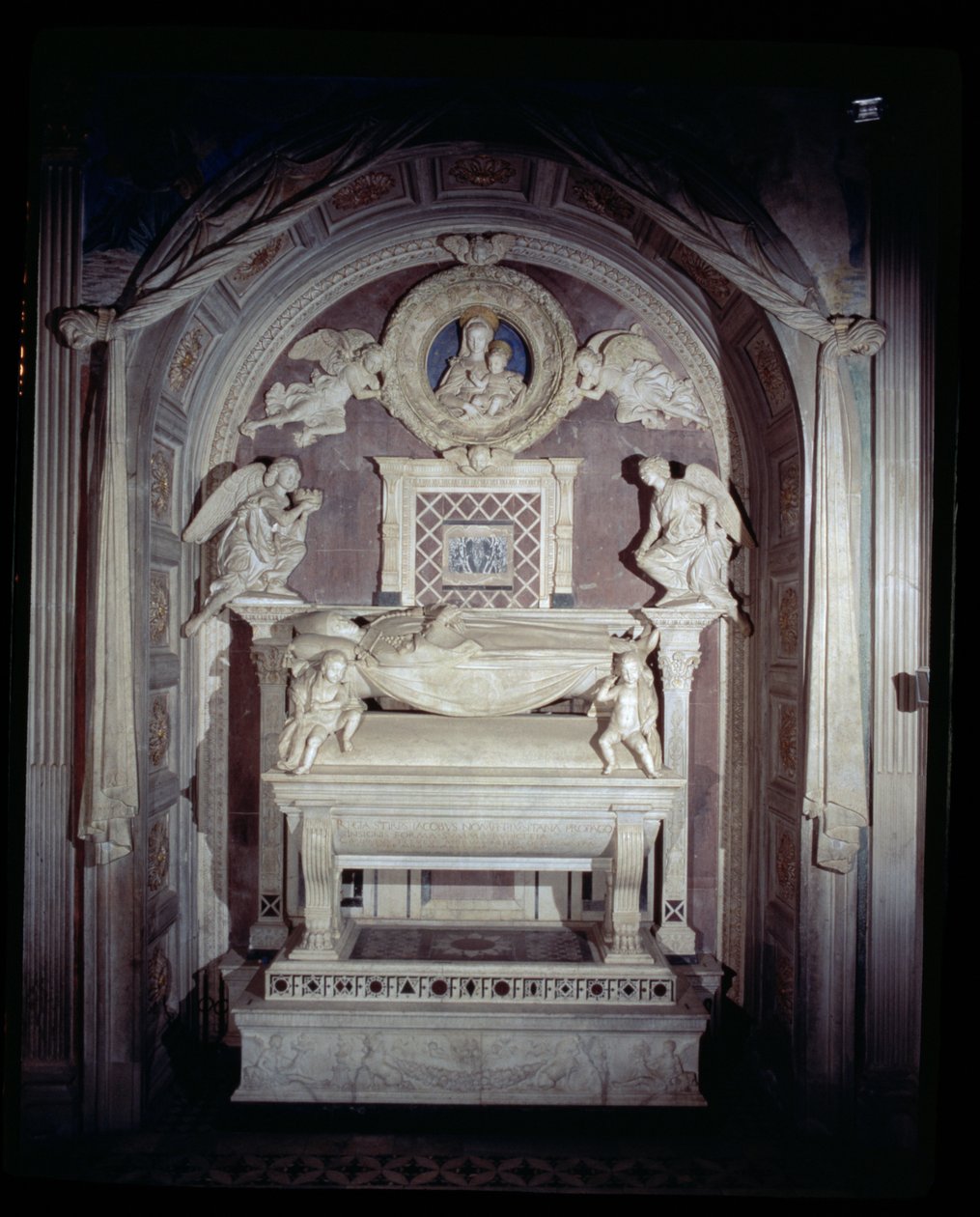Het Graf van de Kardinaal van Portugal, 1460-6 door Antonio Rossellino
