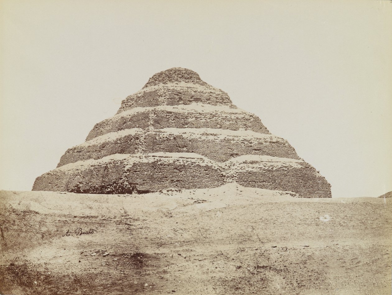Piramide van Saqqara, uitzicht vanuit het zuidoosten op de Trappiramide door Antonio Beato