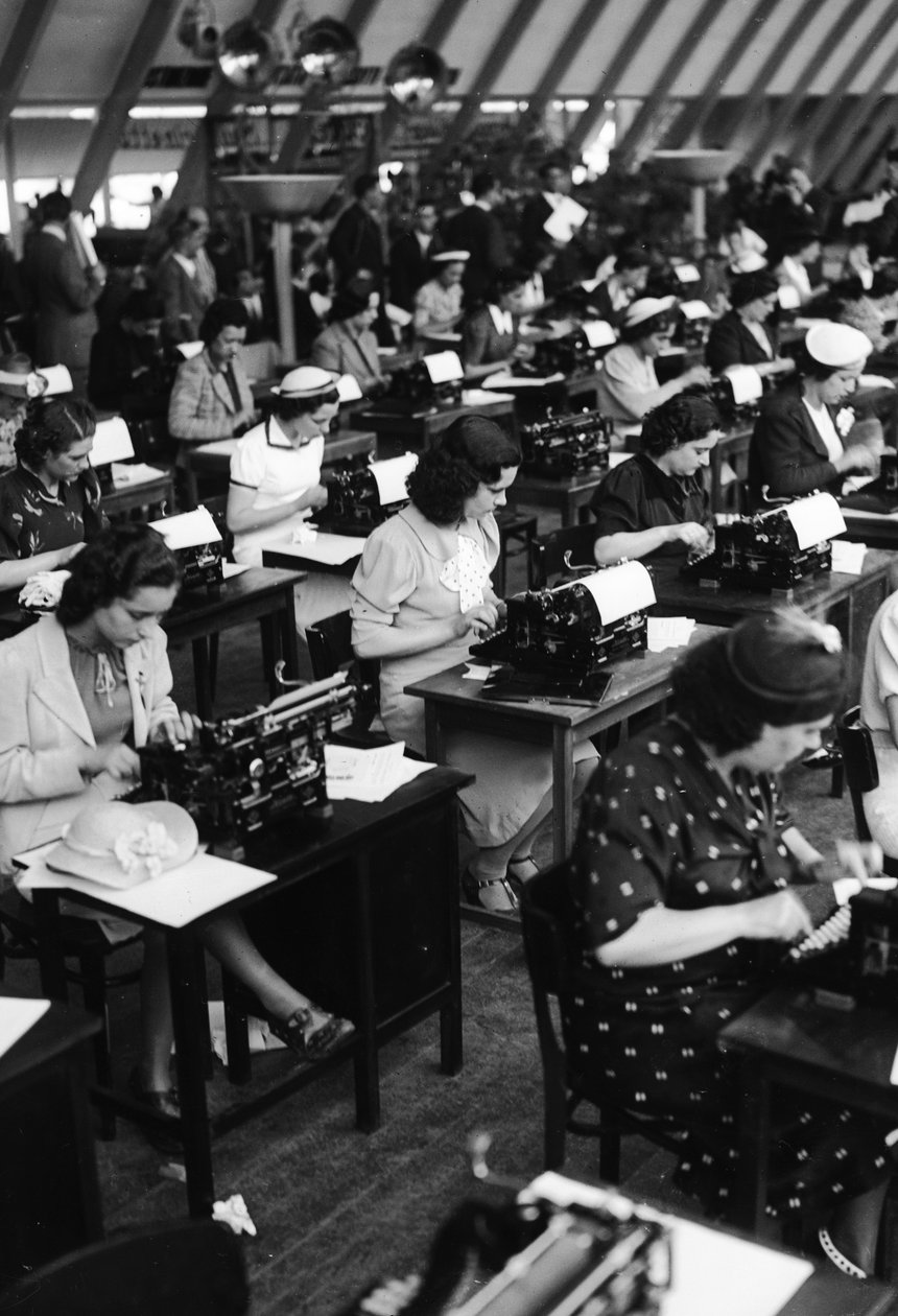 Typisten aan het werk, Italië, 1938 door Armando Bruni