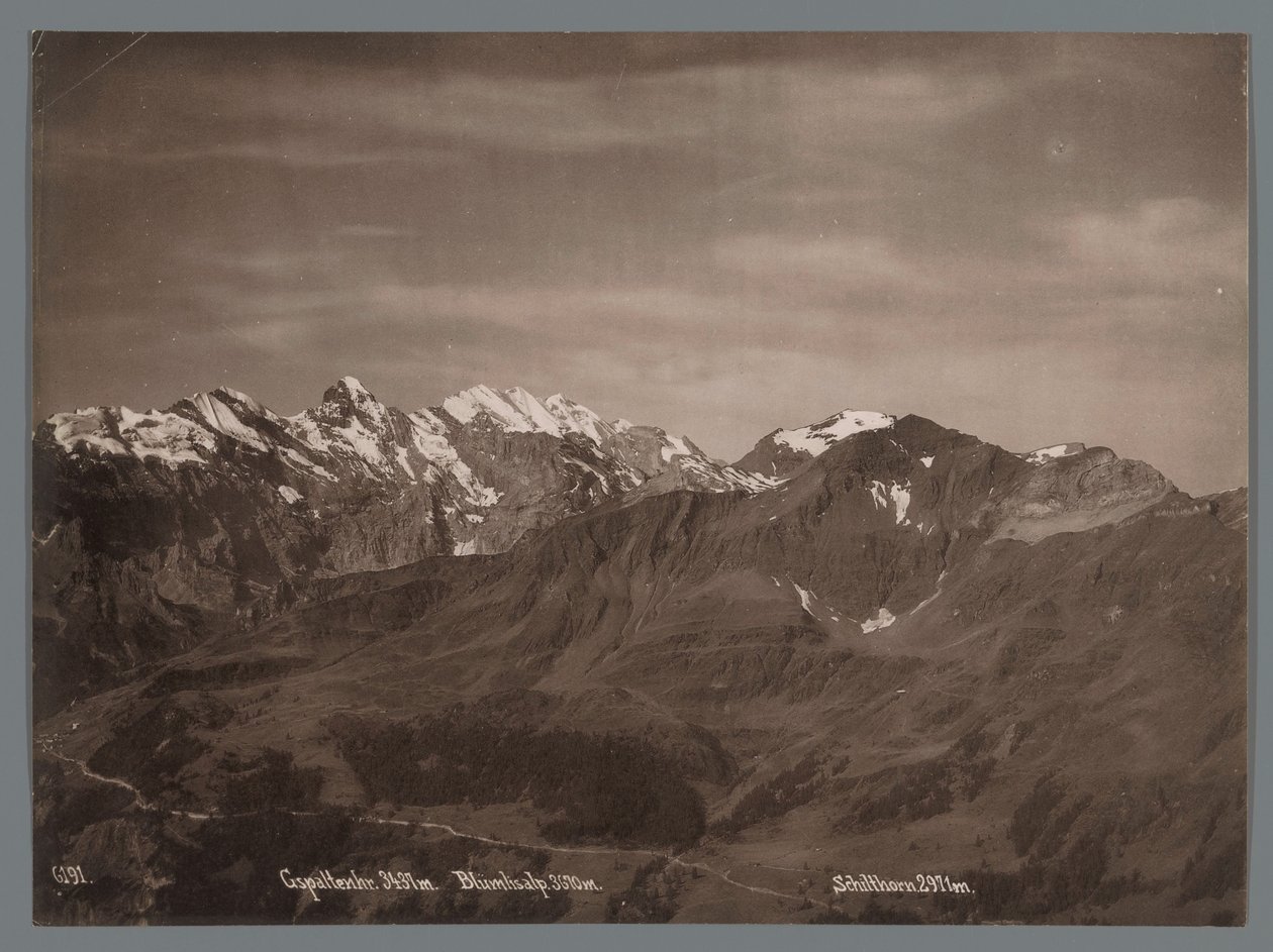 Gezicht op de Gspaltenhorn, de Blüemlisalp en de Schilthorn in de Berner Alpen (Panorama der Jungfraukette) door Arthur Gabler