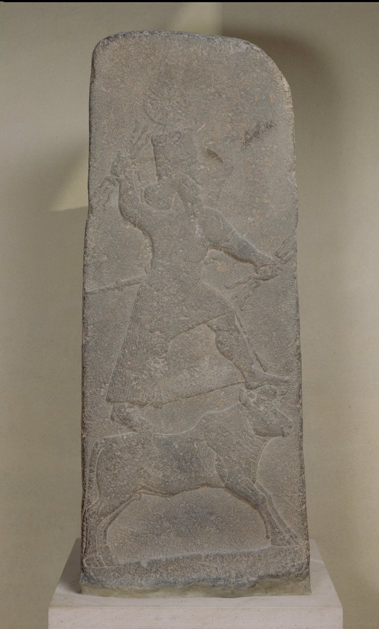 Stele met de stormgod Adad staand op zijn stier en bliksemschichten zwaaiend, uit de Tempel van Ishtar, Arslan Tash (Hadatu) 744-727 v.Chr. door Assyrian