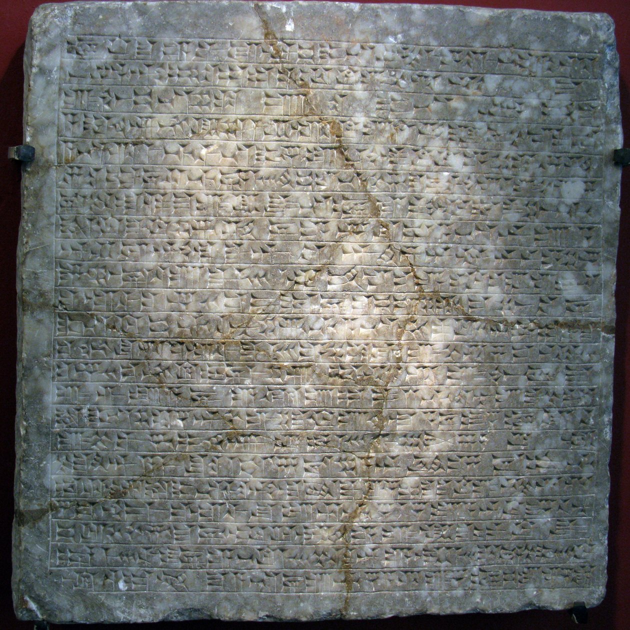 Albasten plaat met spijkerschrift, afkomstig uit de vesting van Sargon II door Assyrian