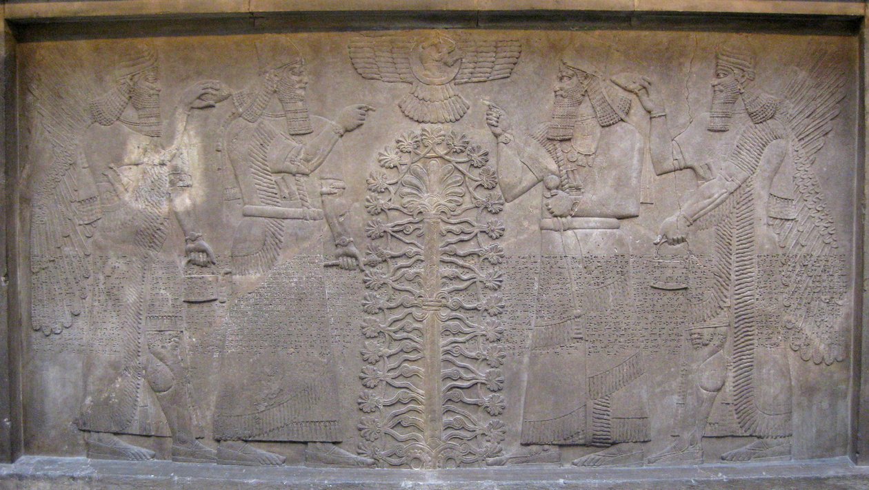 Reliëf met twee figuren van Ashurnasirpal, gevleugelde mythologische wezens en de god Ashur, voor de Boom des Levens door Assyrian