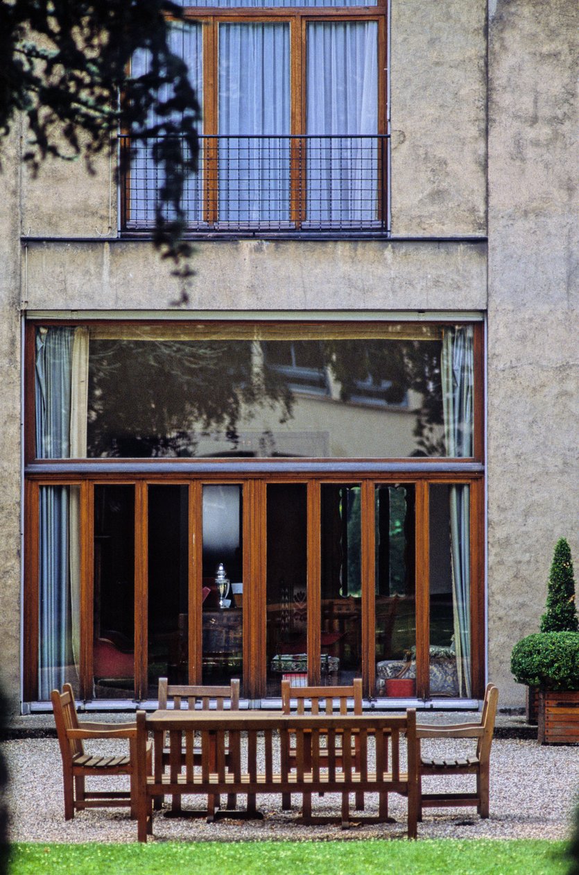 Het huis Cassandre in Versailles (Les Yvelines). Bouw 1924-1925, architecten Auguste (1874-1954) en Gustave (1876-1952) Perret. Gebouwd voor de afficheontwerper Jean Marie Mouron, bekend als Cassandre, gemaakt van wapenbeton en met een groot werk door Auguste & Gustave (1876 1952) Perret