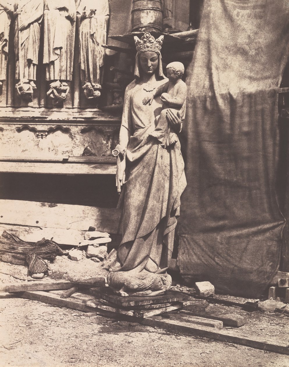 Beeld van Maagd en Kind, Notre Dame, Parijs, 1853-1854 door Auguste Mestral