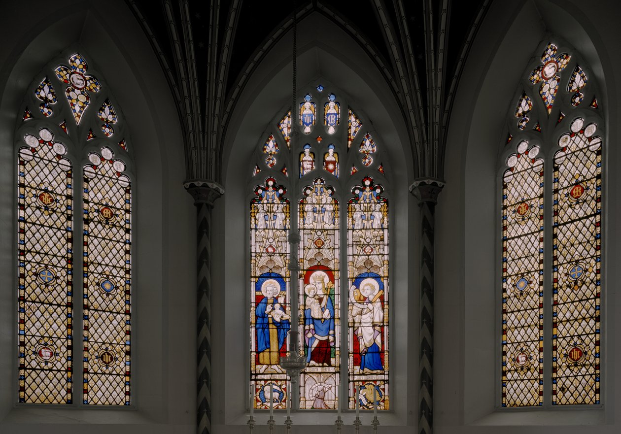 Apsisraam met St. Johannes de Doper, Maagd en Kind, en St. Johannes de Evangelist door Augustus Welby Northmore Pugin