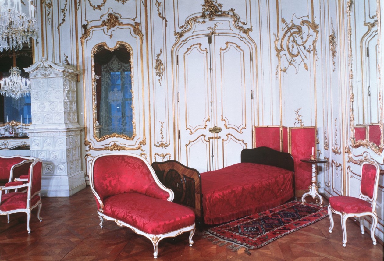 De Slaapkamer van Elizabeth van Beieren, Keizerin van Oostenrijk (1837-98), vrouw van Keizer Franz Joseph van Oostenrijk (1830-1916) door Austrian Photographer