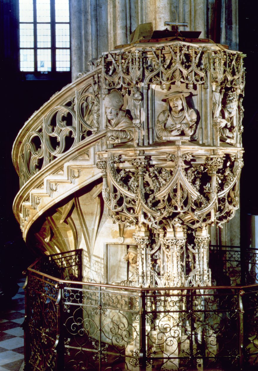 Pelgrims preekstoel, versierd met bustes van de vier kerkvaders, theologen die de vier fysiognomische temperamenten vertegenwoordigen, de beeldhouwer zelf kijkt uit een raam beneden, door Anton Pilgr door Austrian School