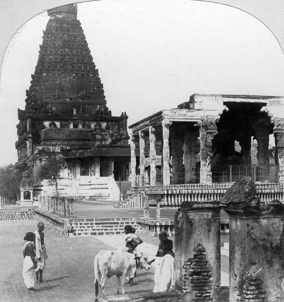 De Grote Pagode van Tanjore Thanjavur, India door B. L. Singley