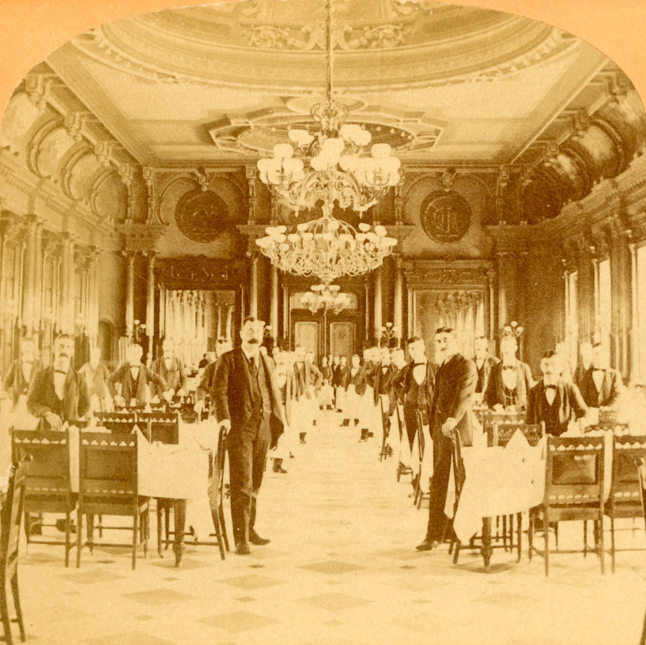 De Grote Eetzaal, Windsor Hotel, gezegd de mooiste ter wereld te zijn, Montreal, Canada, 1894 door B. W. Kilburn