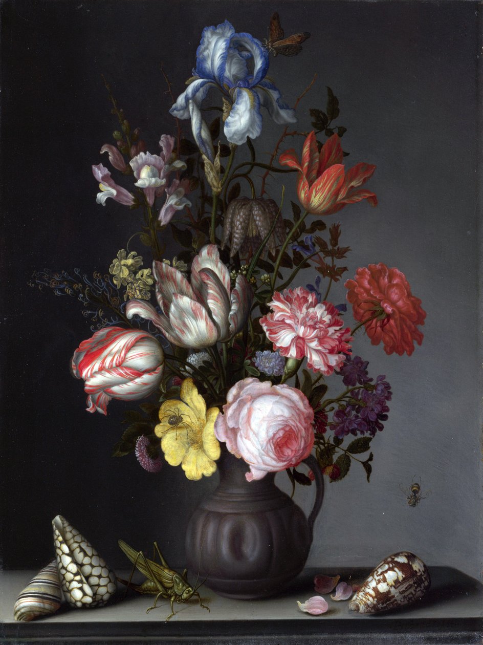 Bloemen in een vaas met schelpen en insecten door Balthasar van der Ast