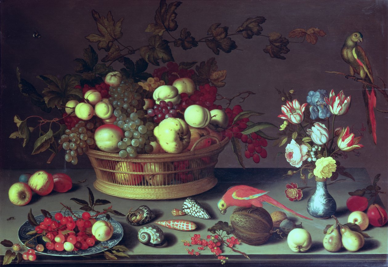 Een mand met druiven en ander fruit door Balthasar van der Ast