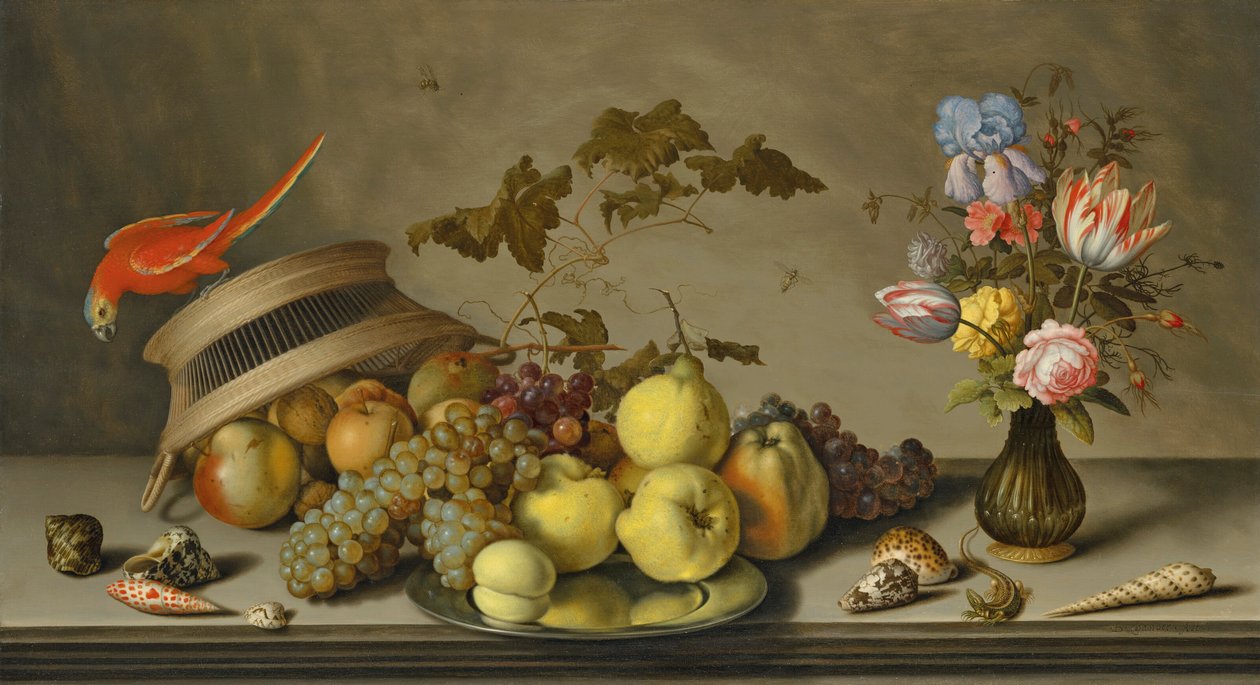 Een parkiet op een omgekeerde mand, met fruit, een tinnen bord, een vaas met bloemen, insecten, een hagedis en schelpen op een stenen richel door Balthasar van der Ast