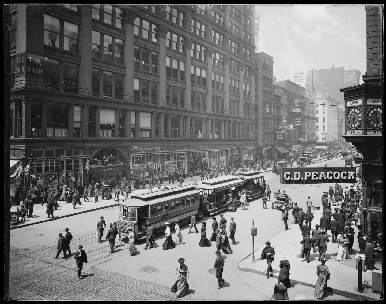 Uitzicht op The Fair Store op State Street, Chicago, Illinois, VS, ca.1905 (zwart-wit foto) door Barnes and Crosby