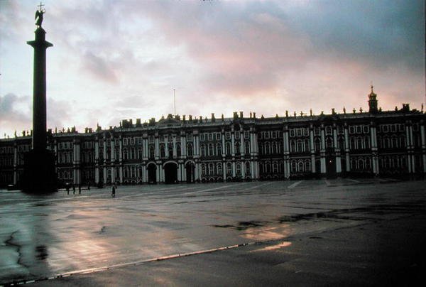 Buitenaanzicht van het Winterpaleis (1753-52) door Bartolomeo Carlo conte Rastrelli