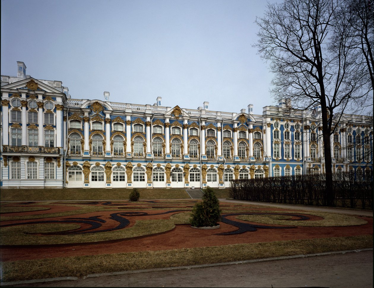 Uitzicht op het paleis Catherine, gerealiseerd door architect Bartolomeo Francesco Rastrelli, 1752-1756, Pushkin, Rusland door Bartolomeo Franceso Rastrelli