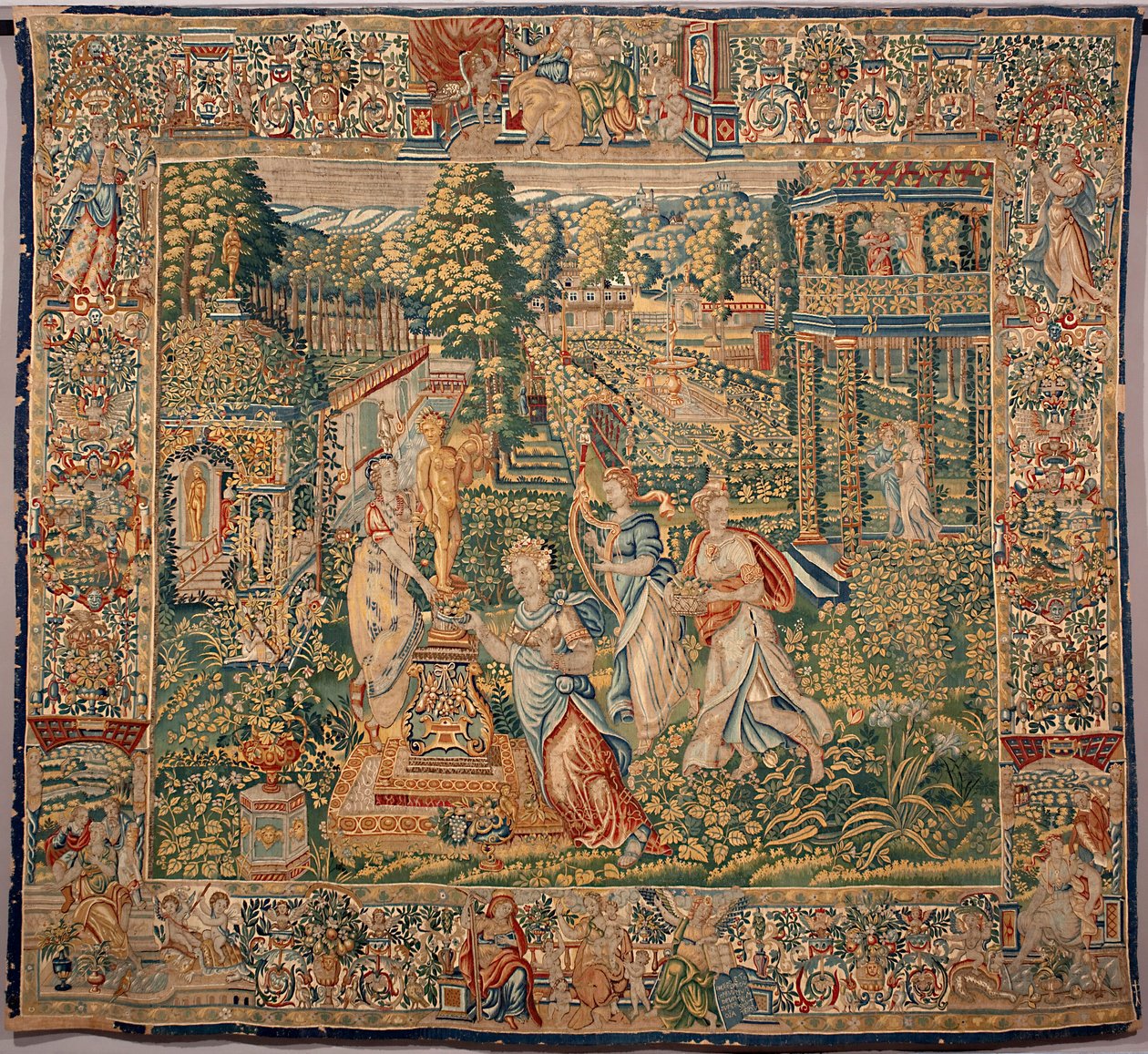 De geschenken van Pomone (Pomona) nimf van de vruchten Tapijt van de manufacturen van Brussel. 16e eeuw Genes, Musei di Strada Nuova door Belgian School