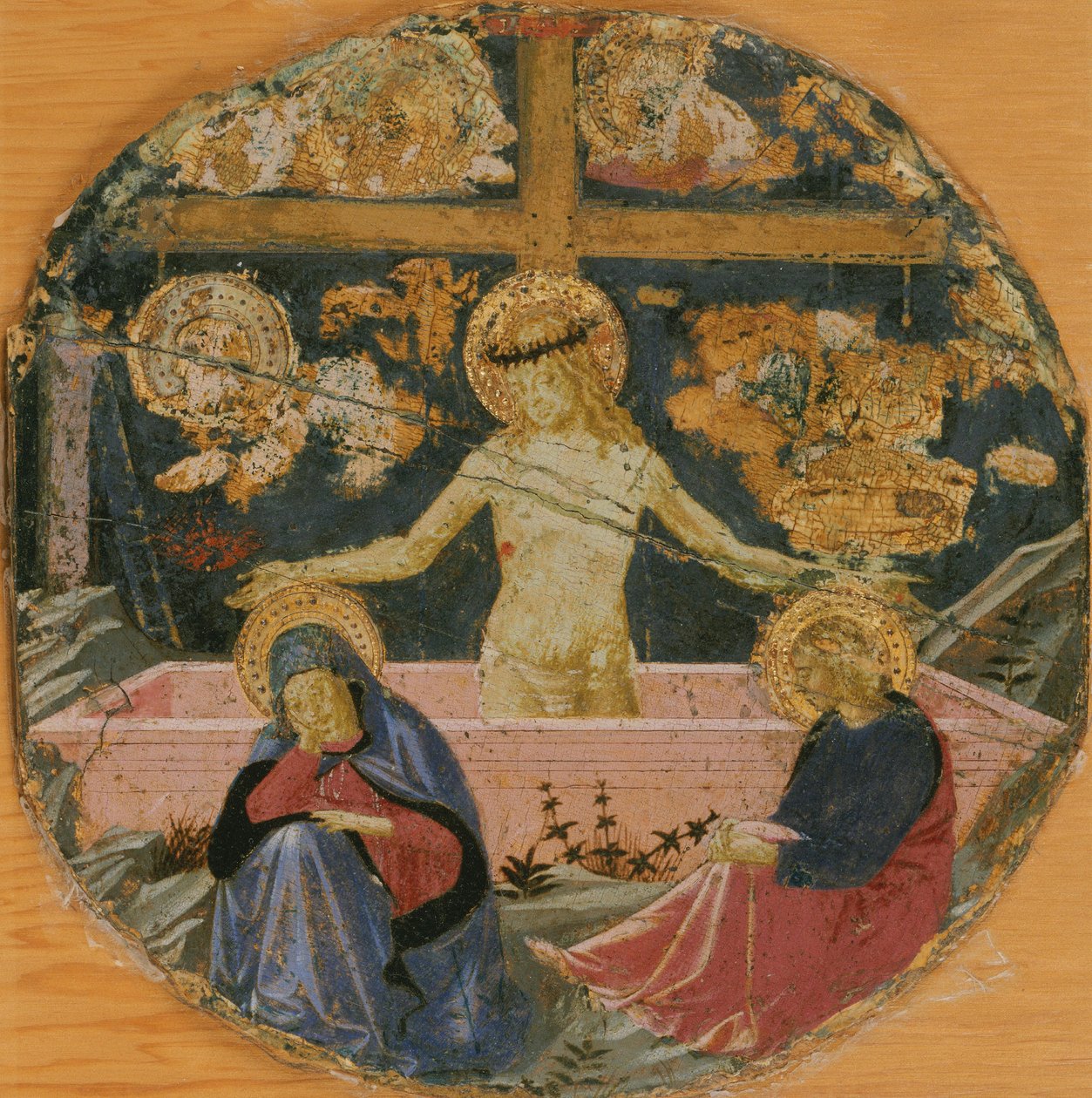 Toegeschreven aan Benozzo Gozzoli - De Man van Smarten, met de treurende Maagd, Sint Jan de Evangelist en symbolen van het Lijden, ca. 1447. door Benozzo Gozzoli