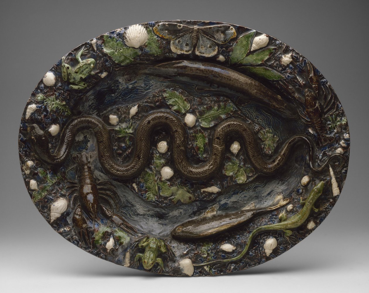 Rustiek Aardewerk: Schotel met Dier- en Plantornamenten, tweede helft van de 16e eeuw door Bernard Palissy