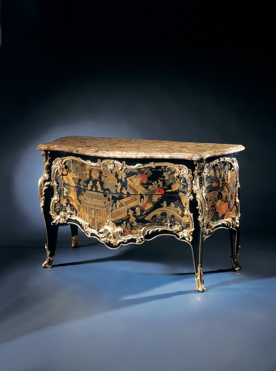 Een Louis XV commode, 1710-65 door Bernard van Risenburgh II