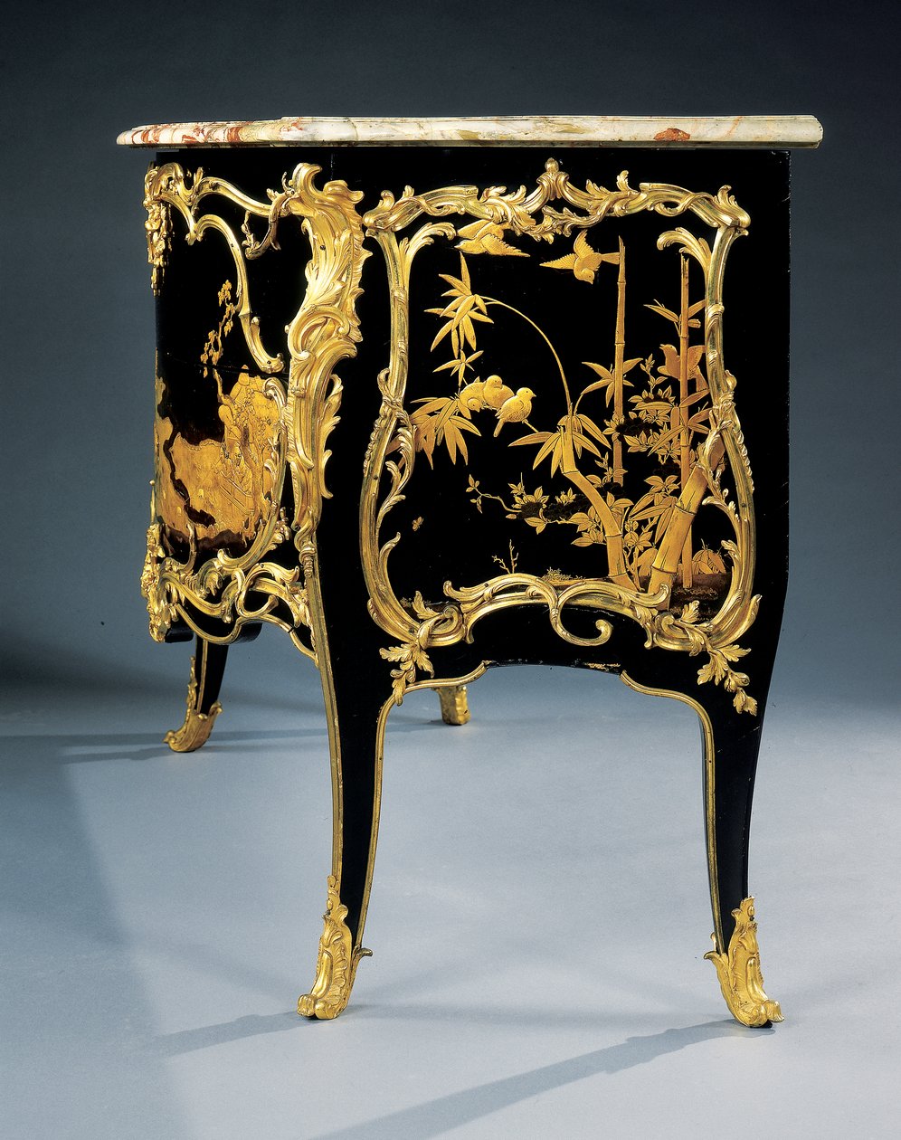 Commode door Bernard van Risenburgh II