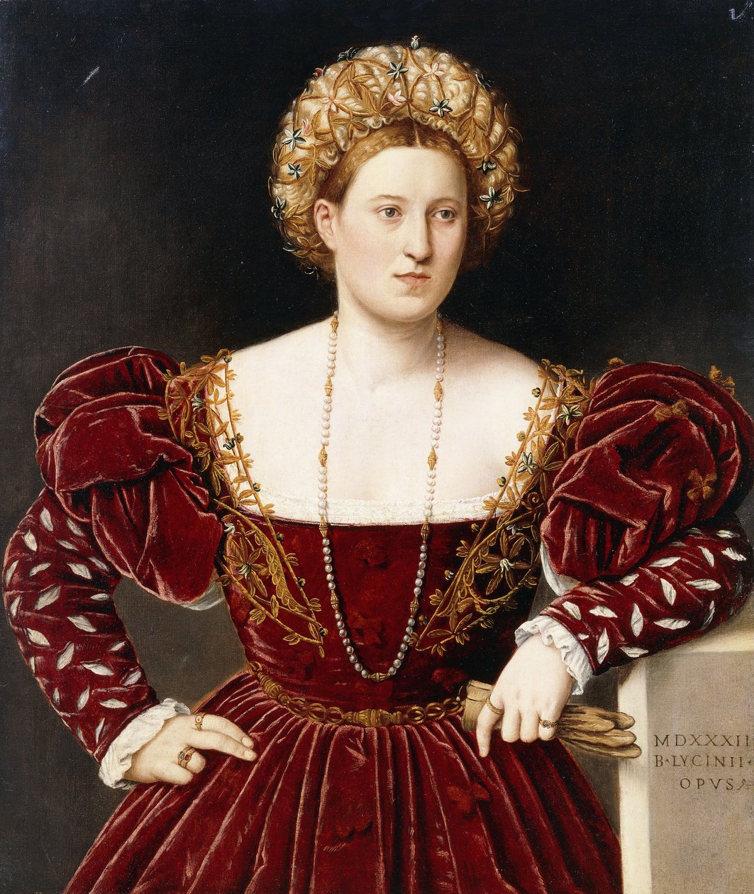 Portret van een Dame, driekwart lengte, in een bordeaux jurk met gespleten mouwen, handschoenen vasthoudend door Bernardino Licinio