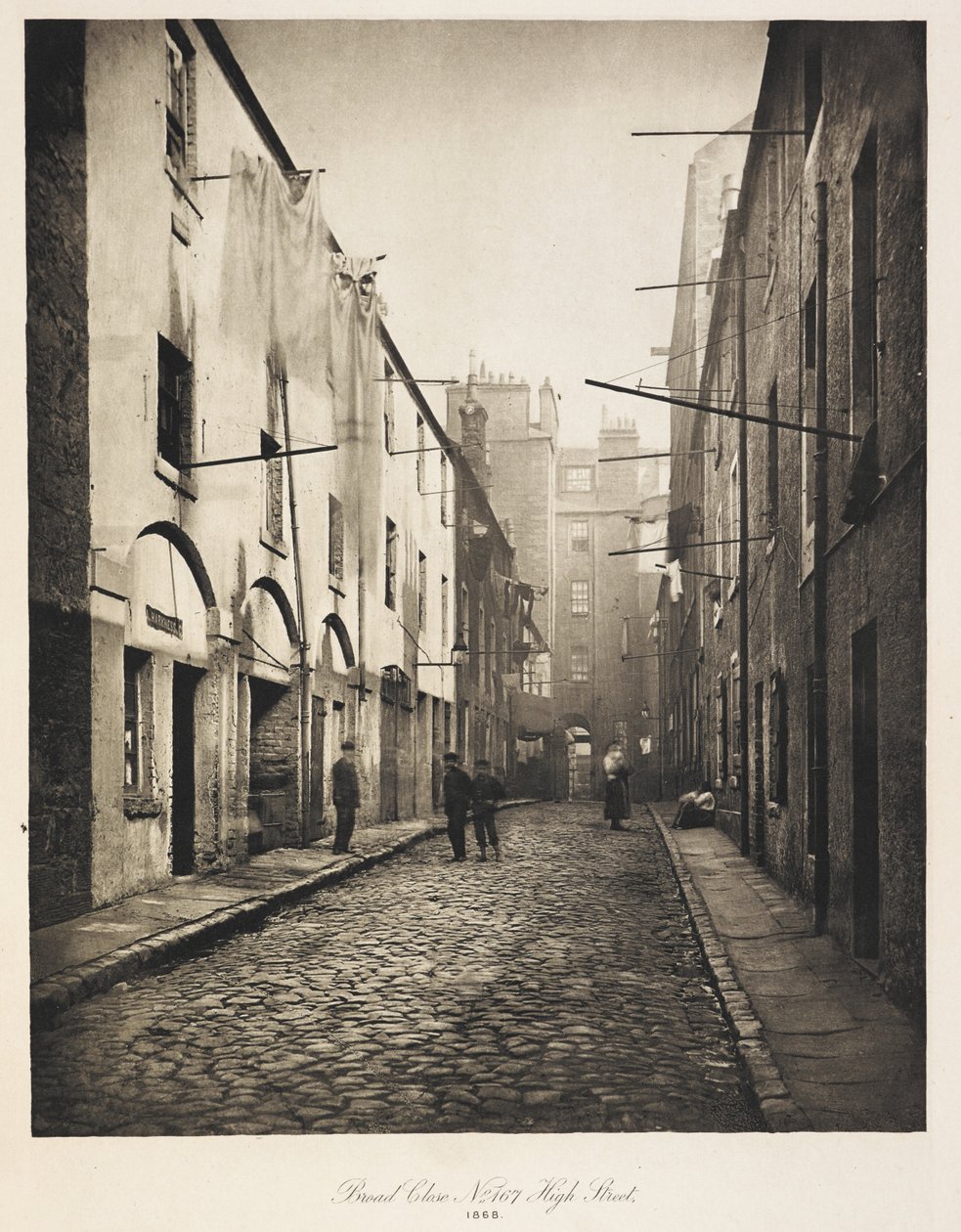 Broad Close No. 167 High Street, uit The Old Closes and Streets of Glasgow door British School