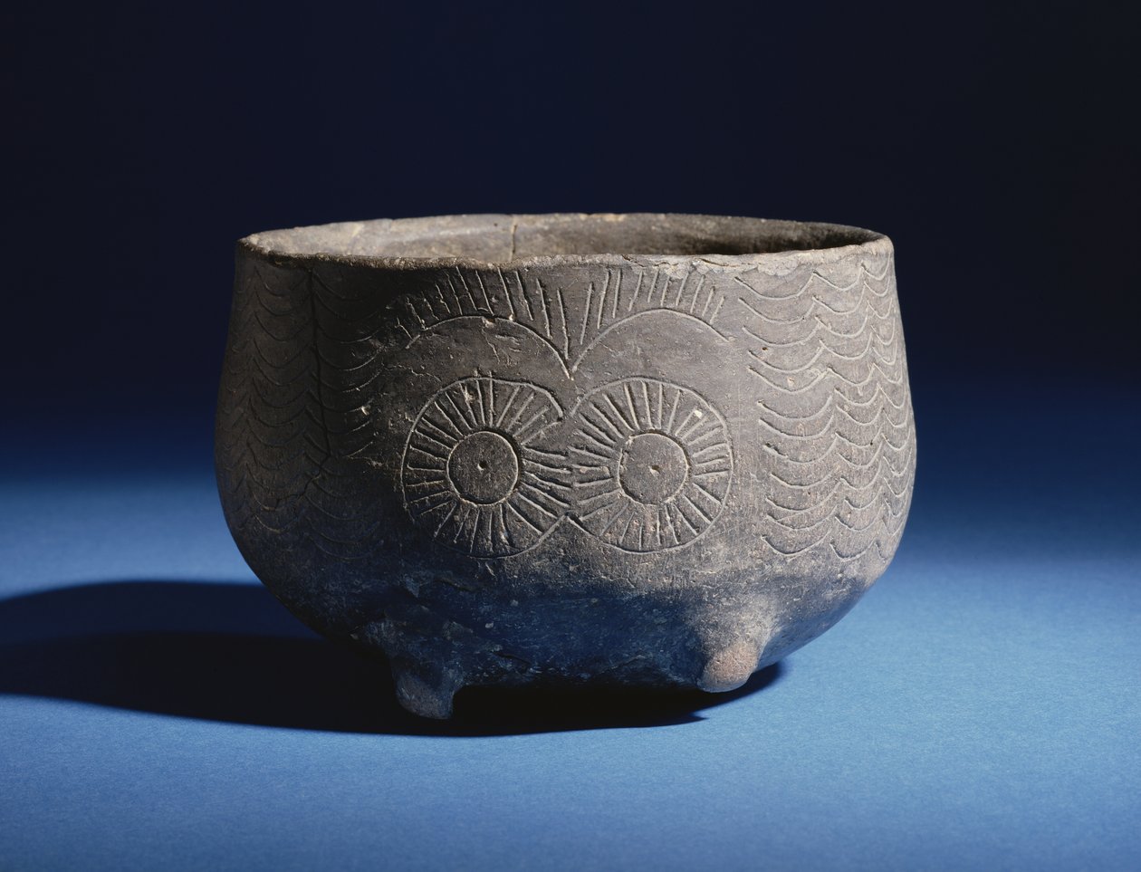 Kom met ingesneden decoratie die herten afbeeldt, uit Los Millares, Spanje, Kopertijdperk, ca. 2000 v.Chr. door Bronze Age