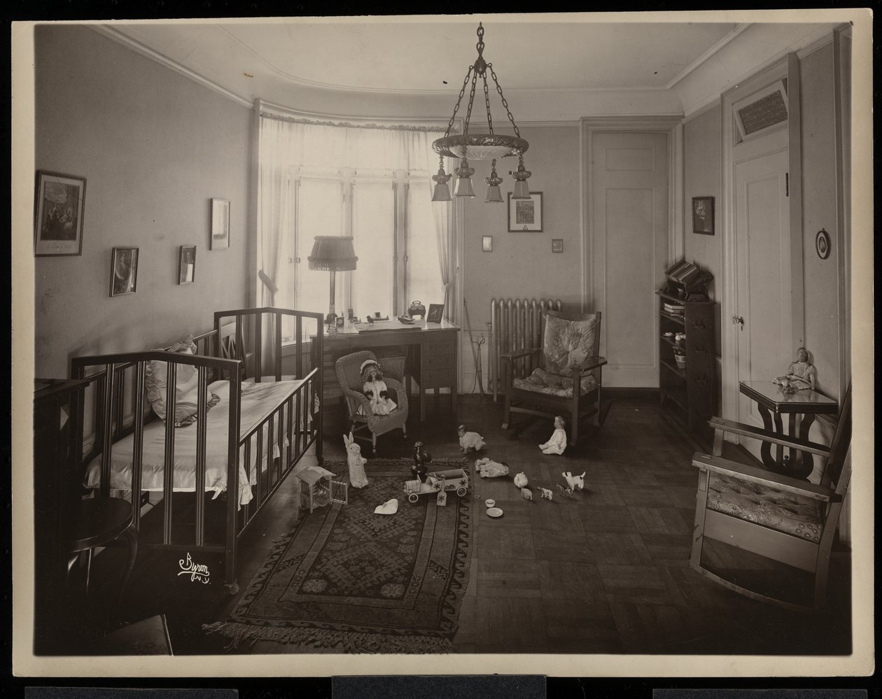 Een kinderkamer in de A.C. Cronin-residentie, 1915-16 door Byron Company
