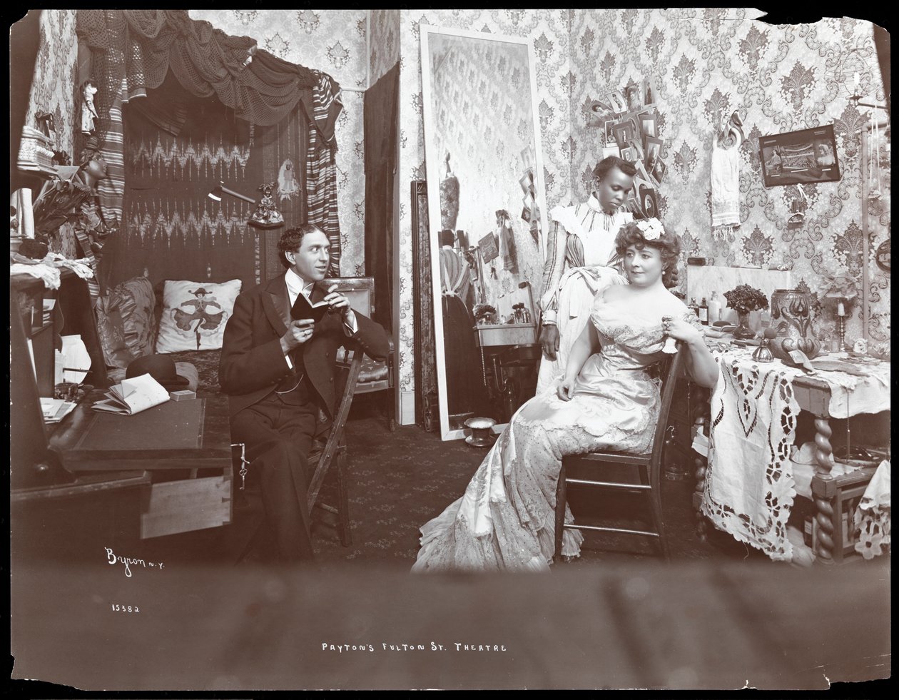 Corse Payton en vrouw in zijn Fulton Street Theater, New York, 1903 door Byron Company