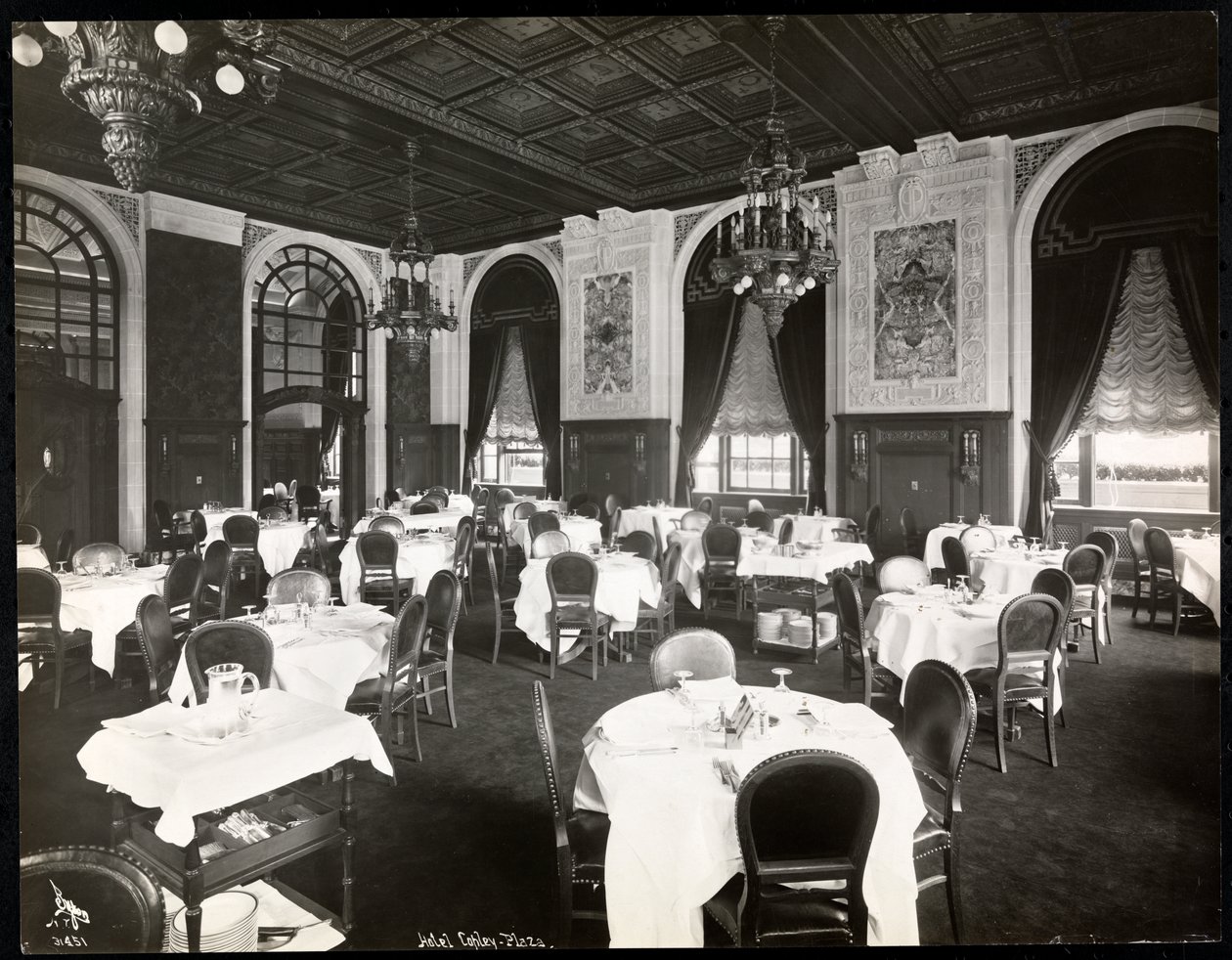 Eetkamer in het Copley Plaza hotel, Boston, 1912 of 1913 door Byron Company