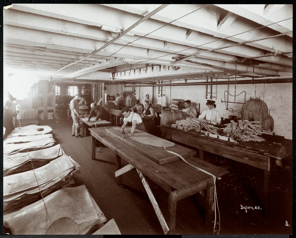 Interieur van de New York Leather Belting Co., New York, 1906 door Byron Company