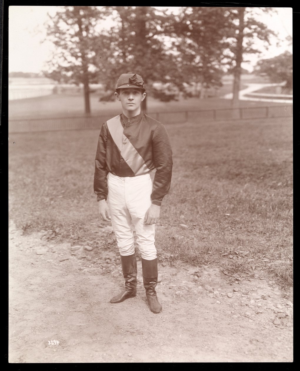 De jockey Tod Sloan bij zijn terugkeer uit Europa, 1898 door Byron Company