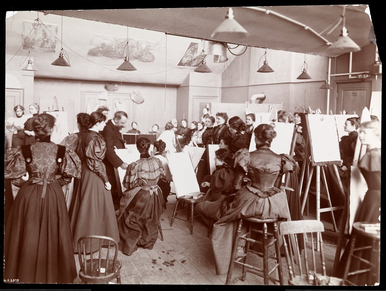 William Chase geeft les aan een kunstklas voor vrouwelijke studenten, 1896-98 door Byron Company