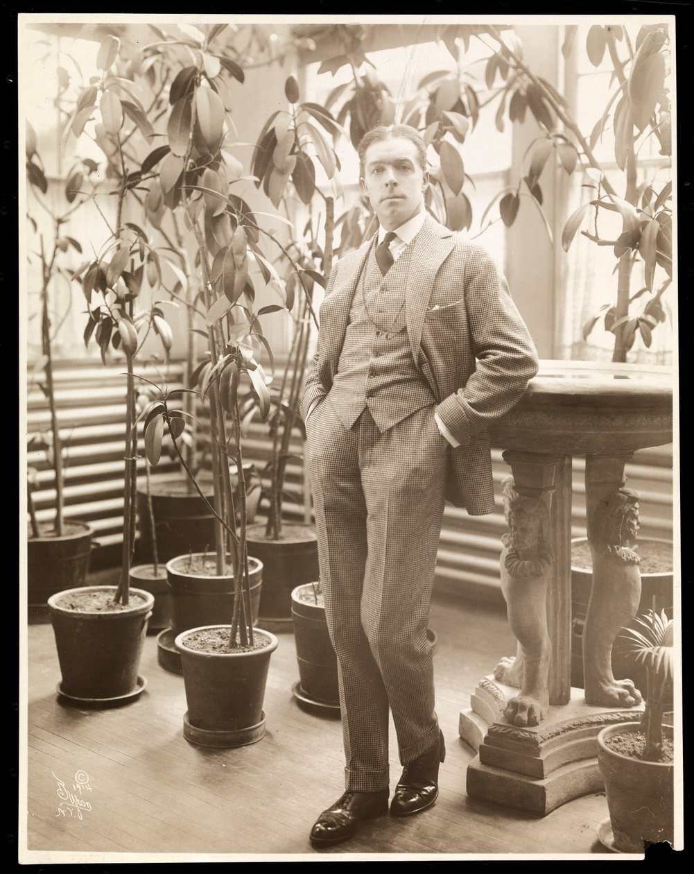 William Faversham in zijn serre, ca. 1914 door Byron Company