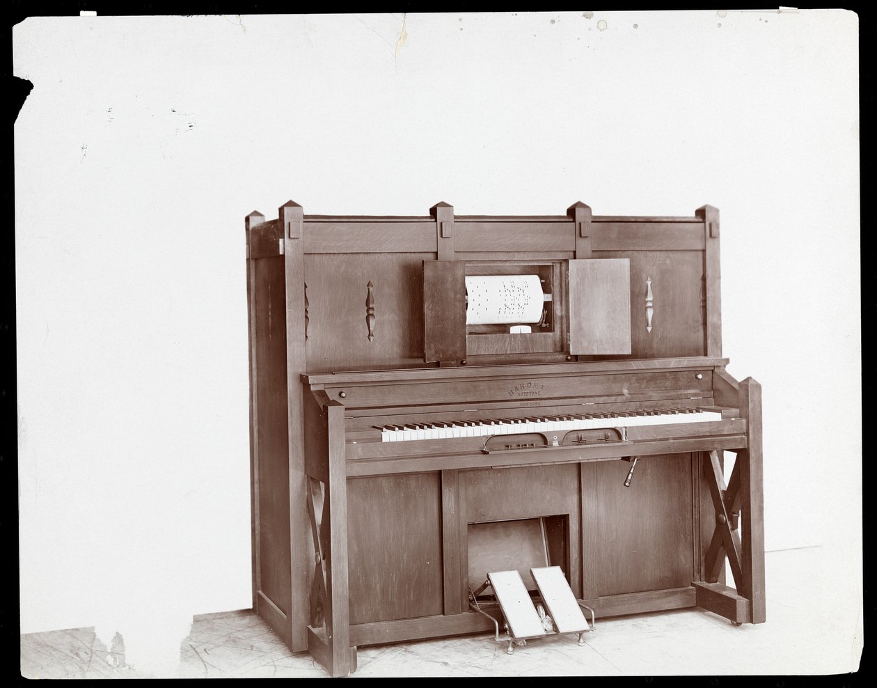 Een Hardman Peck und Co. pianola, 1907 door Byron Company