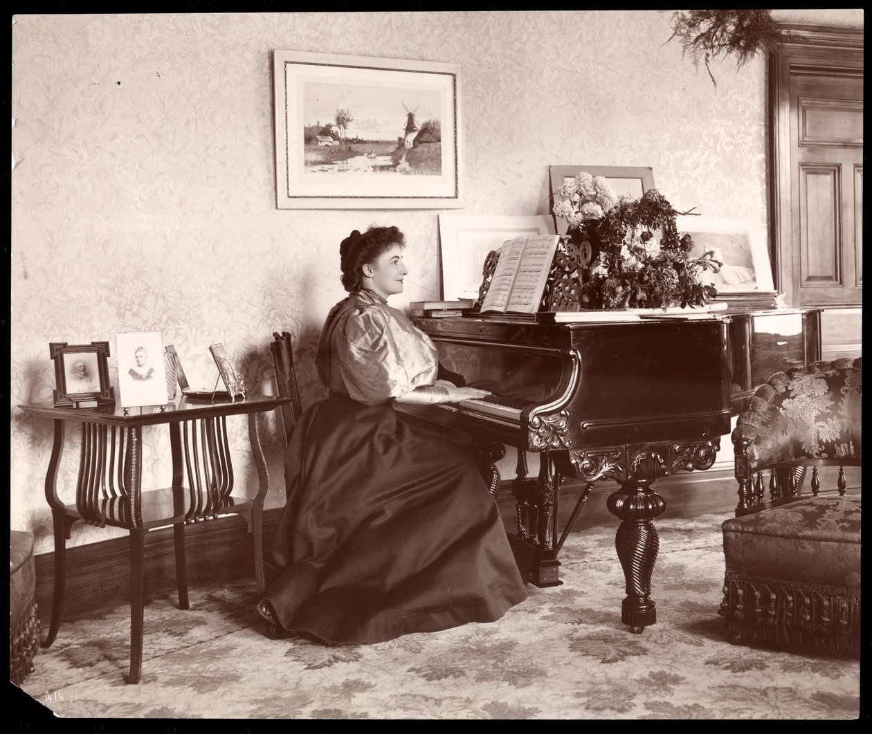 Madame Frances Saville Thuis, 1895 door Byron Company